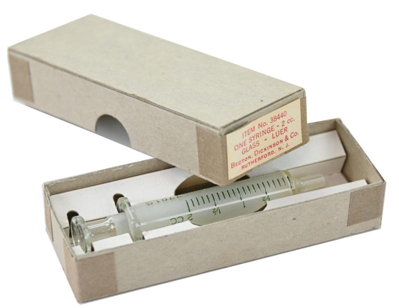 US WW2 Medical Syringe in Case