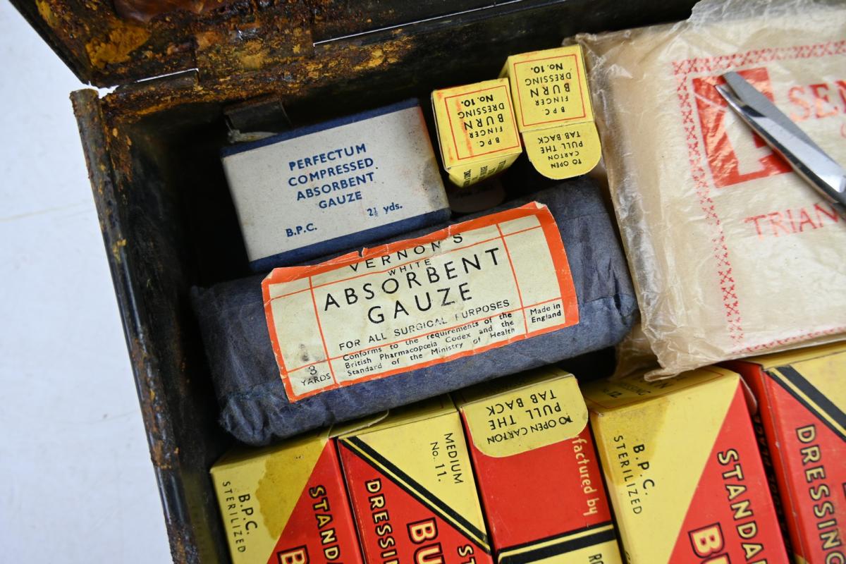 British WW2 Outfit First Aid Large, For Armoured Fighting Vehicles