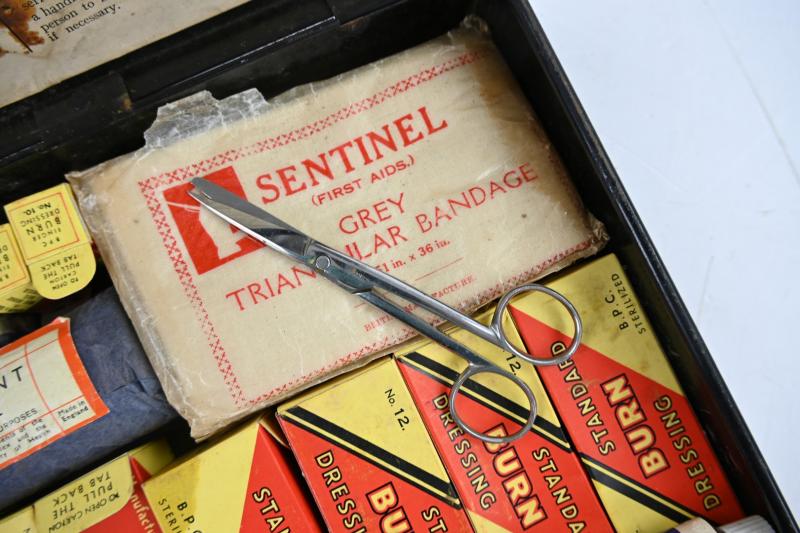 British WW2 Outfit First Aid Large, For Armoured Fighting Vehicles