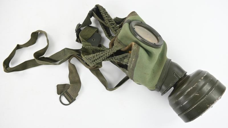 German WH M31 Named & Matching Gasmask & Cannister
