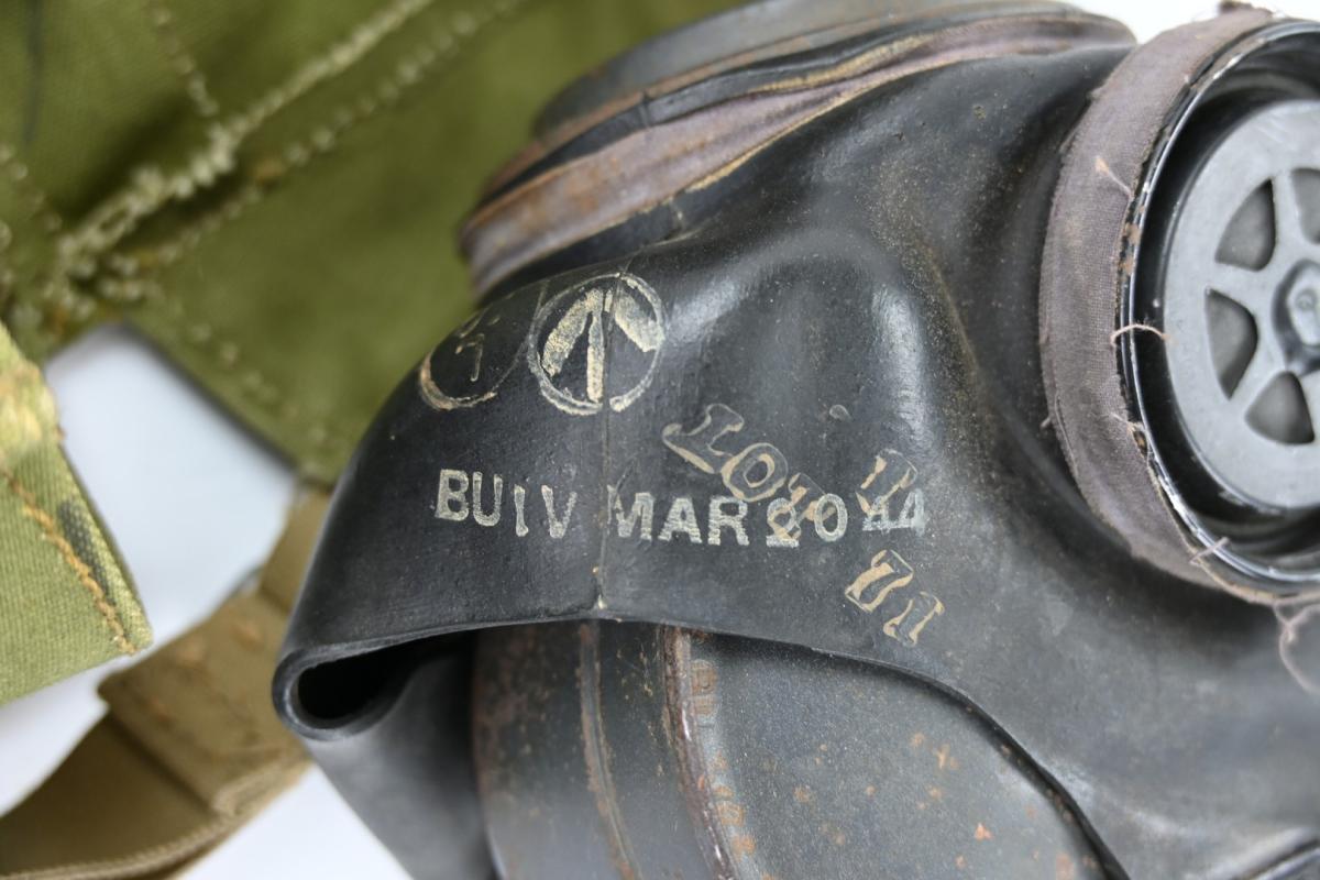 British WW2 Leightweight Gasmask in Carrying Bag