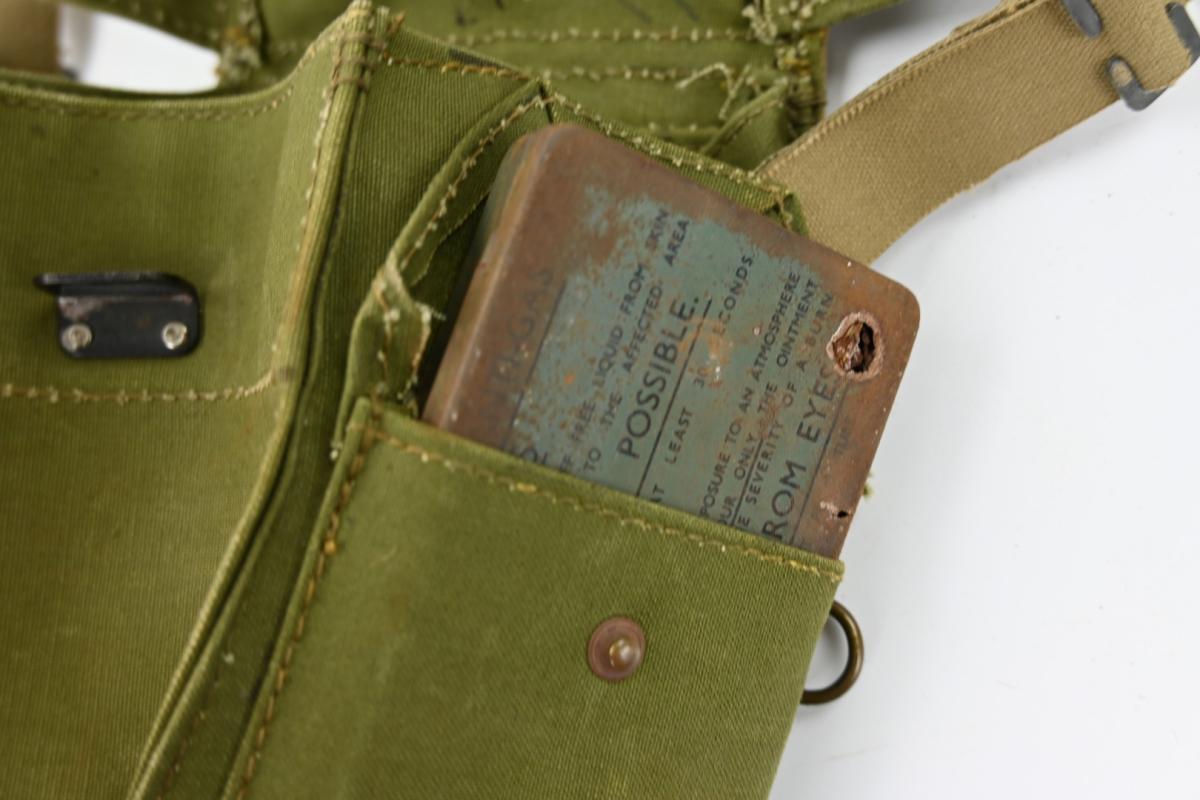 British WW2 Leightweight Gasmask in Carrying Bag