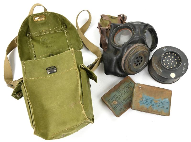 British WW2 Leightweight Gasmask in Carrying Bag