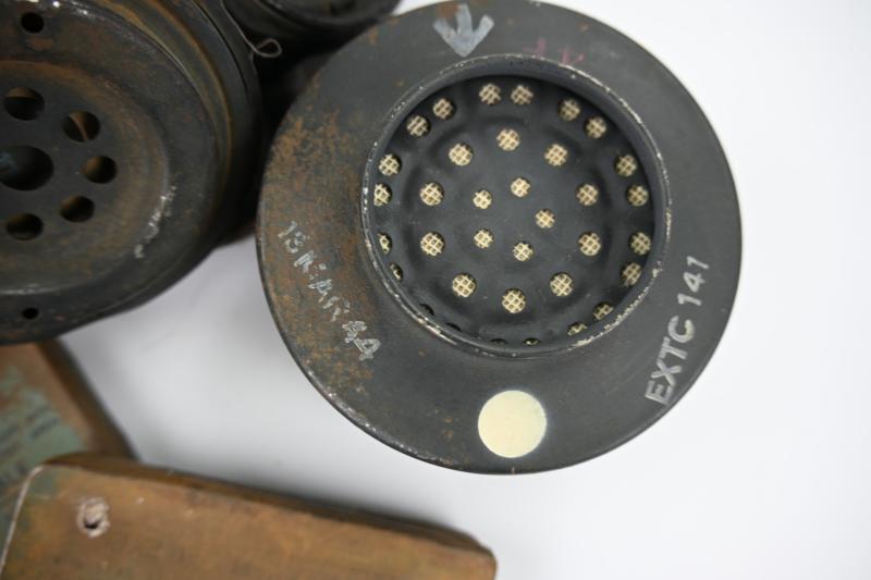 British WW2 Leightweight Gasmask in Carrying Bag