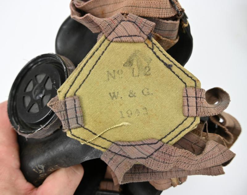 British WW2 Leightweight Gasmask in Carrying Bag
