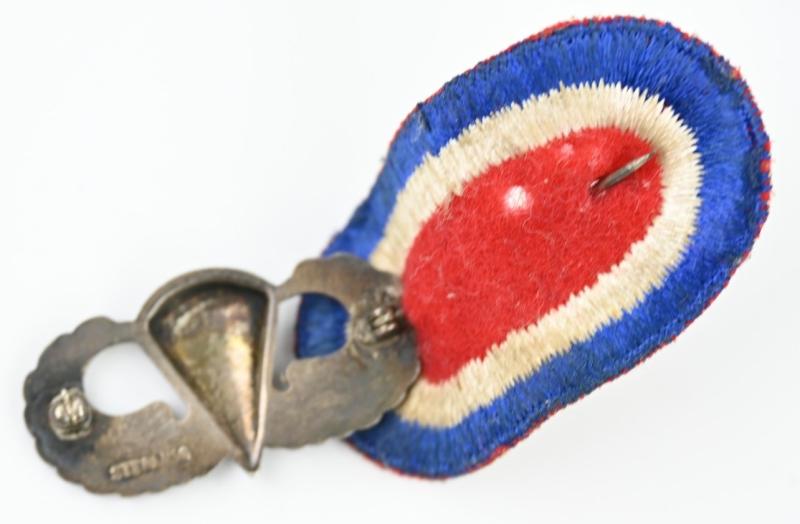US WW2 82nd Airborne Division HQ Regiment Jumpwing Oval with Jumpwing