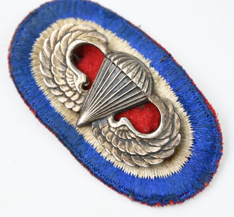 US WW2 82nd Airborne Division HQ Regiment Jumpwing Oval with Jumpwing