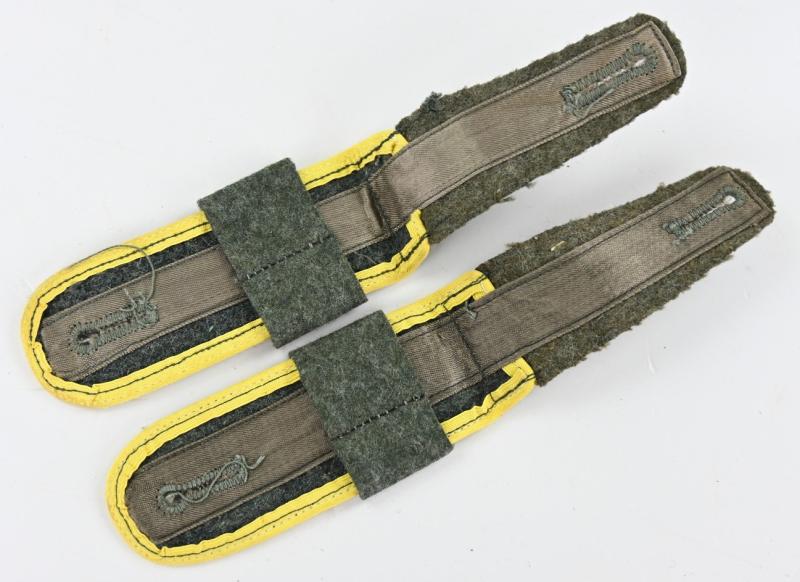 German WH M44 Shoulderboards Signal-Abwehr